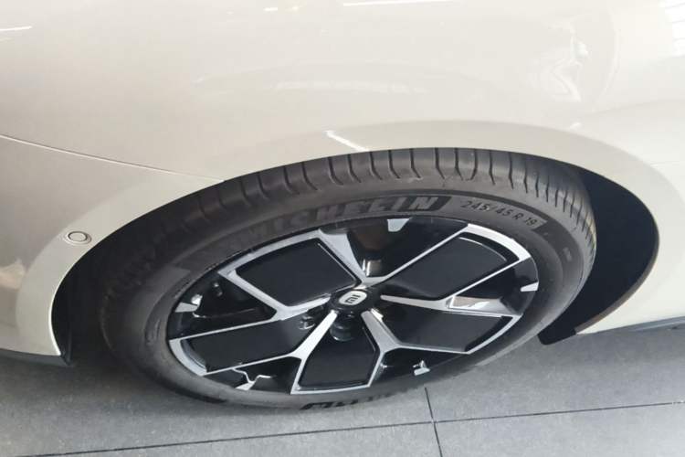 Used Xiaomi Auto SU7 2024 Rear-Drive Long-Range Intelligent Driving Version