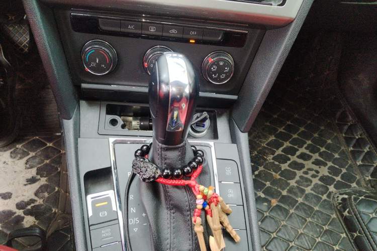 Used Volkswagen Lamando 2017 230TSI DSG Fashion Edition Gear Lever