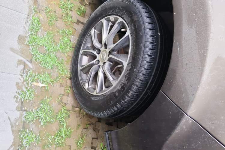 Used BYD S7 2017 1.5T Manual Luxury Model Right Front Wheel Hub