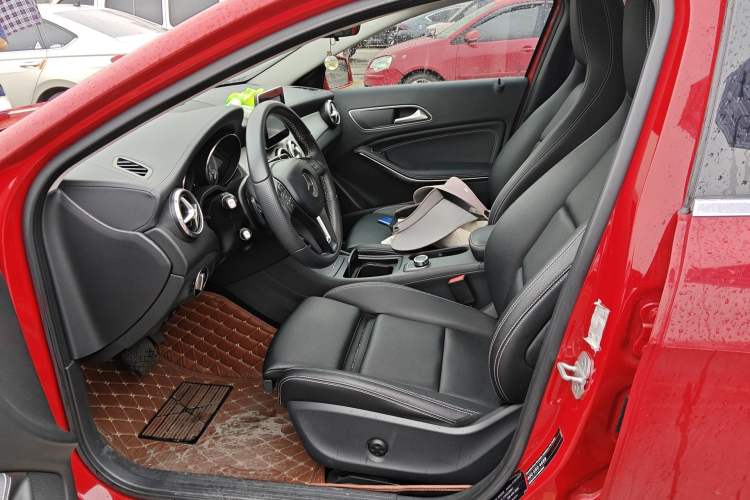 Used Mercedes-Benz GLA 2016 GLA 200 Fashion Model Left Front Seat