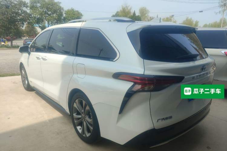 Used Toyota SIENNA 2023 2.5L Hybrid Platinum Edition
