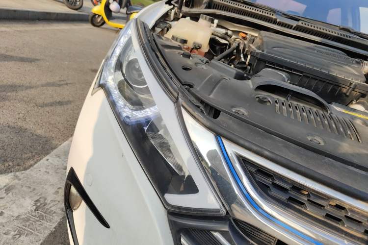 Used BYD Qin New Energy 2017 1.5T Luxury Model Right Front Headlight