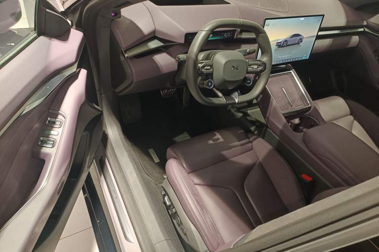 Used XPeng P7 2025 Model—750 All-Wheel-Drive High-Performance Ultra Interior 3