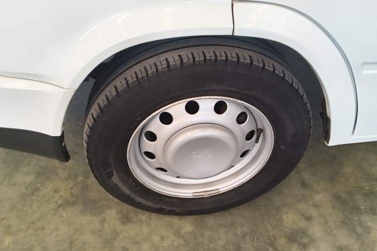 Used JMC Transit 2019 2.8T Commercial Version Short Wheelbase Mid-Roof 3-Seater China VI Standard JX493