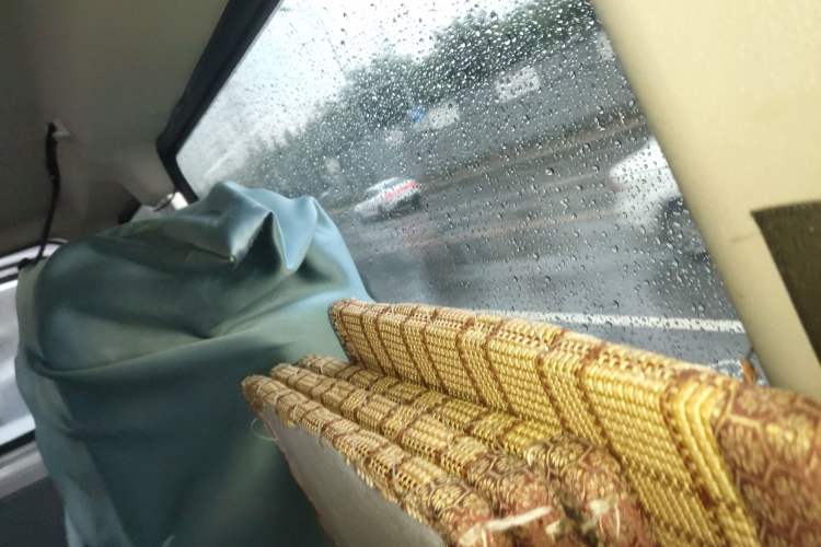 Used SAIC MAXUS Xintu V80 2023 2.0T Manual Classic Aoyuntong Short Wheelbase Ultra-Low Roof 5/6-Seater Left Rear Door Interior