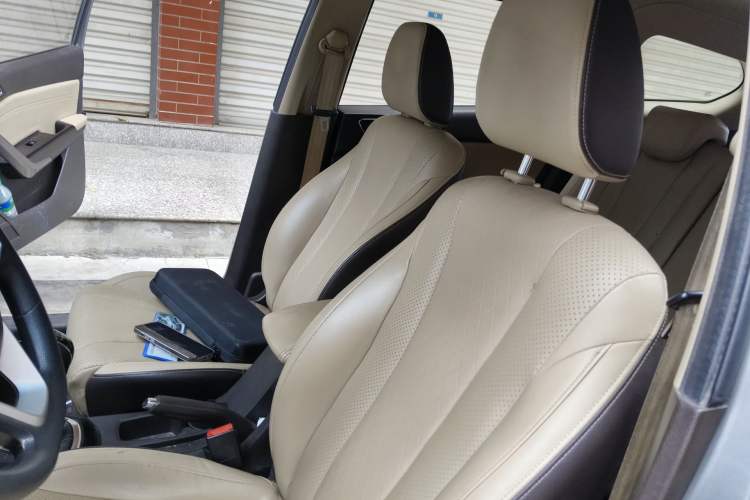 Used Baojun 310W 2017 1.5L Manual Fashion Model China V
