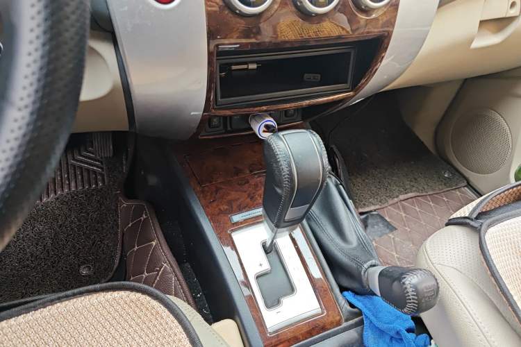 Used Mitsubishi Pajero Sport 2013 3.0L Automatic 4x4 Flagship Edition Gear Lever