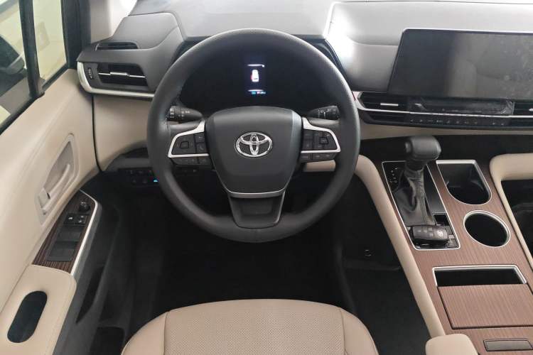 Used Toyota Granvia 2024 2.5L Hybrid Comfort Edition