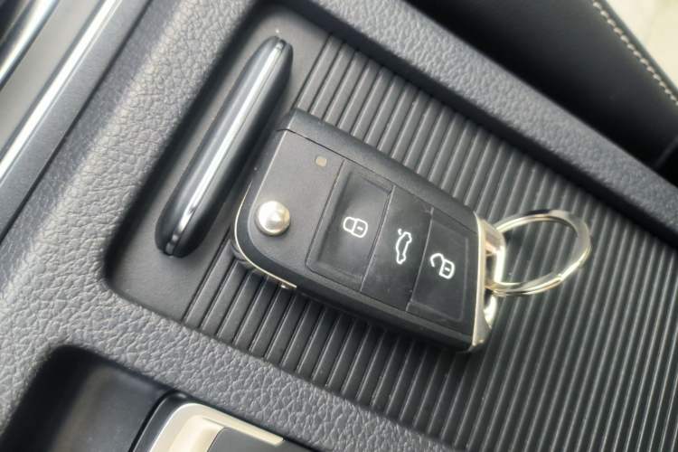 Used Volkswagen Golf 2017 230TSI Automatic Luxury Million-Vehicle Commemorative Edition