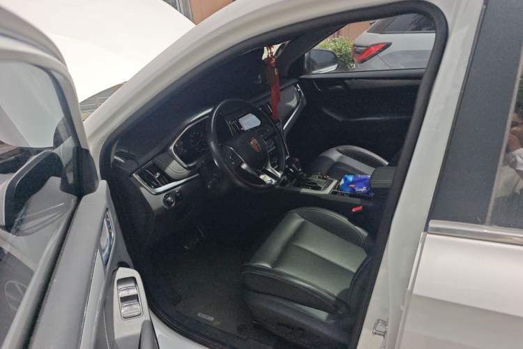 Used Roewe RX5 2016 20T Two-Wheel Drive Automatic Internet Smart Edition
