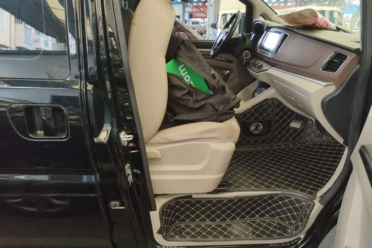 Used FORTHING Lingzhi 2020 M5L 2.0L Luxury 7-Seater