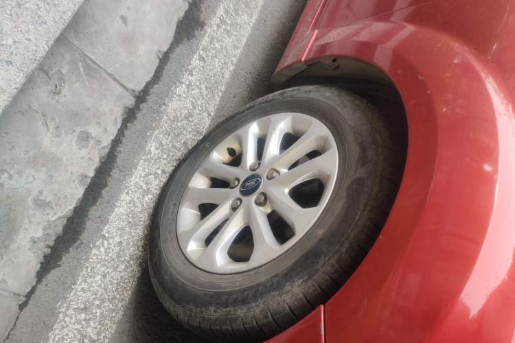 Used Ford Focus 2011 Hatchback 1.8L Automatic Fashion Edition