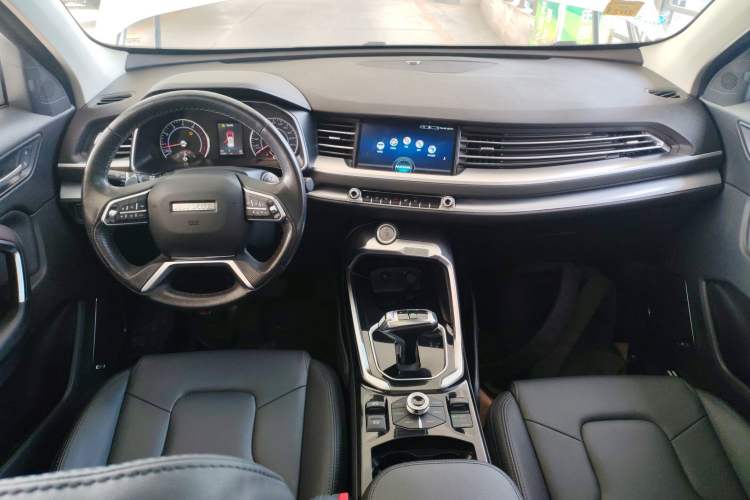 Used Haval H6 2017 Red Label 2.0T Automatic Two-Wheel Drive ZhiShang Model Center Console