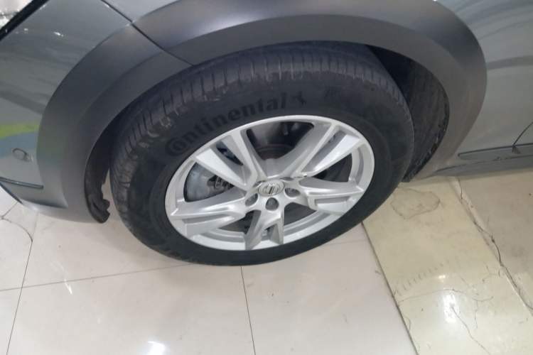 Used Volvo V90 2017 Cross Country T5 AWD Smart Range Edition