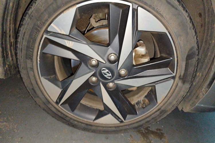 Used Hyundai Elantra 2022 1.5L CVT LUX Prestige Edition Right Front Wheel Hub