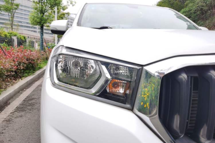 Used SAIC MAXUS T60 2017 2.8T Diesel Manual Two-Wheel Drive High-Ride Comfort Plus Long-Body Emission Standard V
