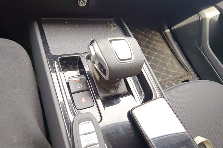 Used Hongqi E-QM5 2024 450km Range Commuter Version Gear Lever