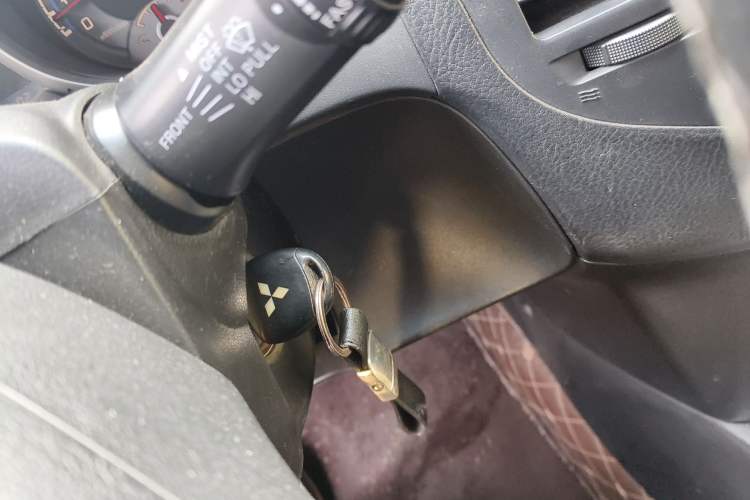 Used Mitsubishi Pajero 2010 3.0L Automatic Luxury Edition Vehicle Key