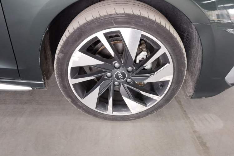 Used Audi A3 2022 A3L Limousine 35 TFSI Fashion Sport Model Right Front Wheel Hub