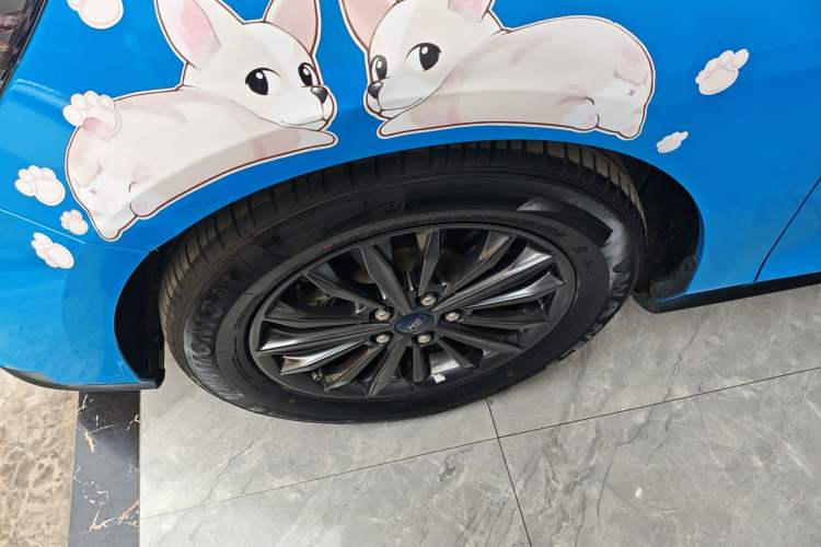 Used Ford Focus 2022 Sedan EcoBoost 180 Automatic Performance Edition Left Front Wheel Hub