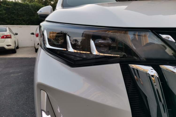 Used GAC Trumpchi M6 2023 PRO 270T DCT Luxury Edition Exterior 6