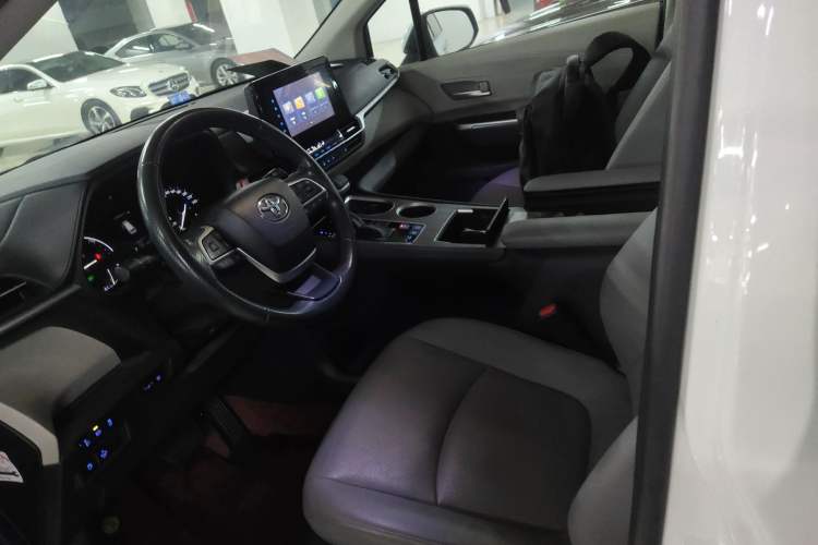 Used Toyota Sienna 2021 2.5L Hybrid Luxury Edition