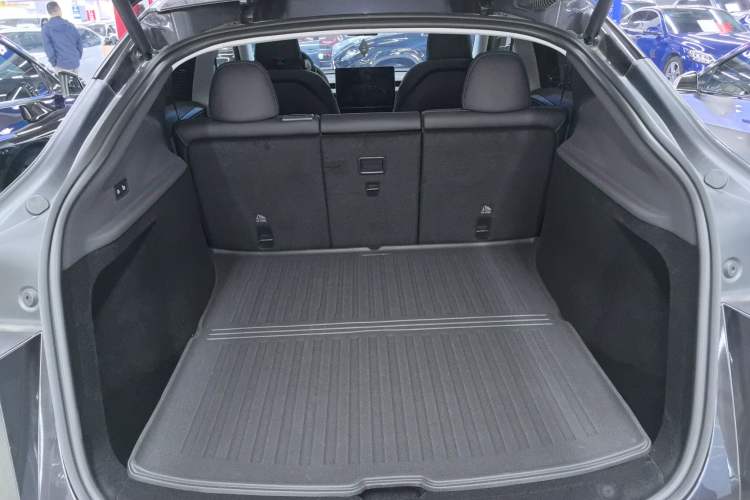 Used Tesla Model Y 2025 Rear-Wheel-Drive Version