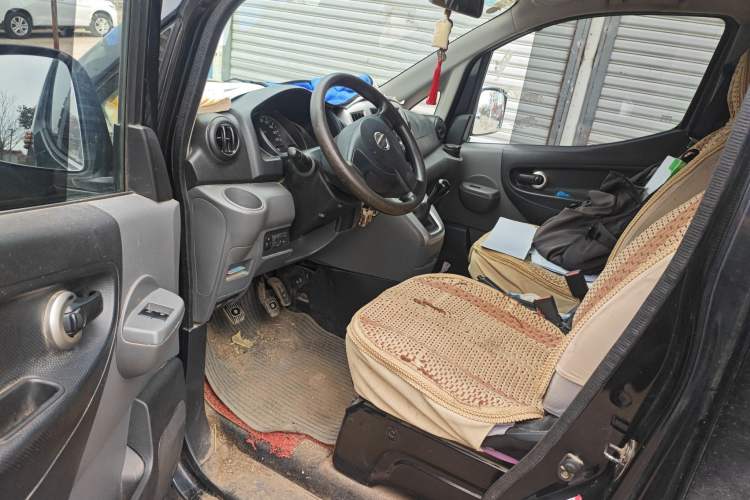 Used Nissan NV200 2011 1.6L 232 Seats Zunya Trim Driver Seat