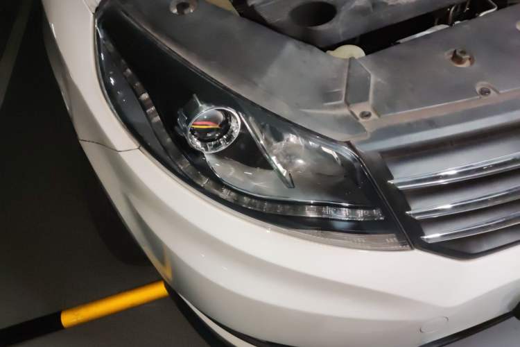 Used Dongfeng Fengon 580 2017 1.5T CVT Luxury Model Right Front Headlight