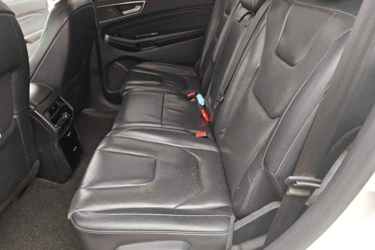 Used Ford Edge 2015 2.0T GTDi Four-Wheel Drive Prestige Model Left Rear Seat