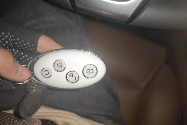 Used BYD Song MAX 2018 1.5T Automatic Smart Connect Luxury 6-Seater Vehicle Key