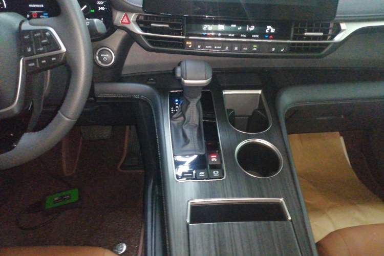 Used Toyota Sienna 2026 Model 2.5L Dual-Engine Four-Wheel-Drive Premium Edition