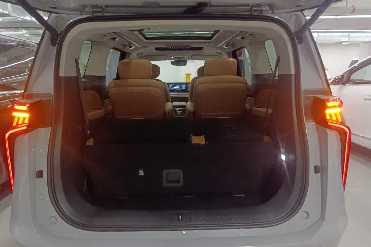 Used SAIC MAXUS Dajia 9 2024 Super Hybrid Long-Range Forest Edition 7-Seater
