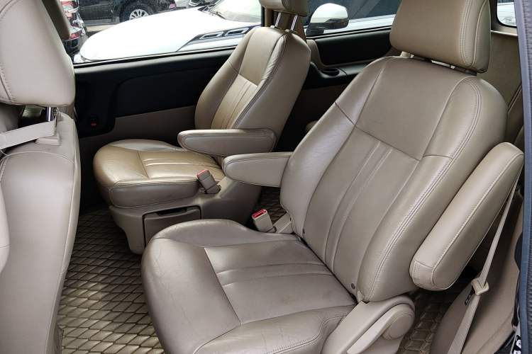 Used Buick GL8 2012 2.4L BASE Comfort Edition Left Rear Seat