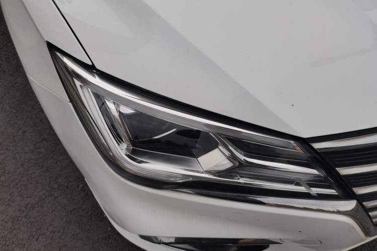 Used Roewe i5 2020 1.5L Automatic 4G Connect Luxury Flagship Edition Right Front Headlight