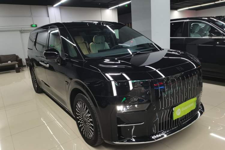 Used Zeekr 009 2024 Six-Seat Executive Version 4WD 108 kWh Exterior 1