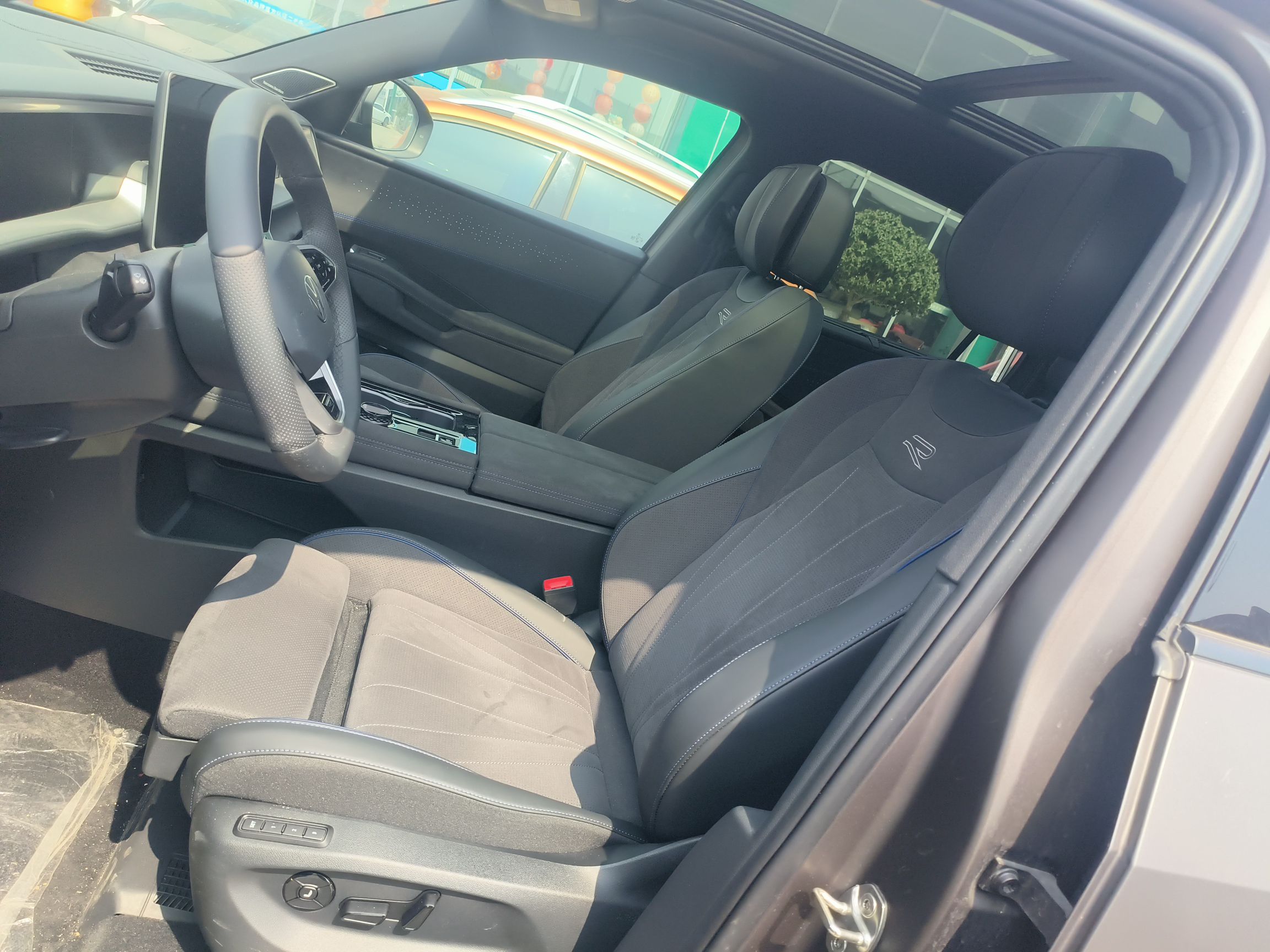 Переднее сиденье в автомобиле