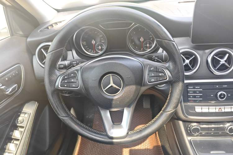 Used Mercedes-Benz GLA 2017 GLA 200 Sport Edition Steering Wheel