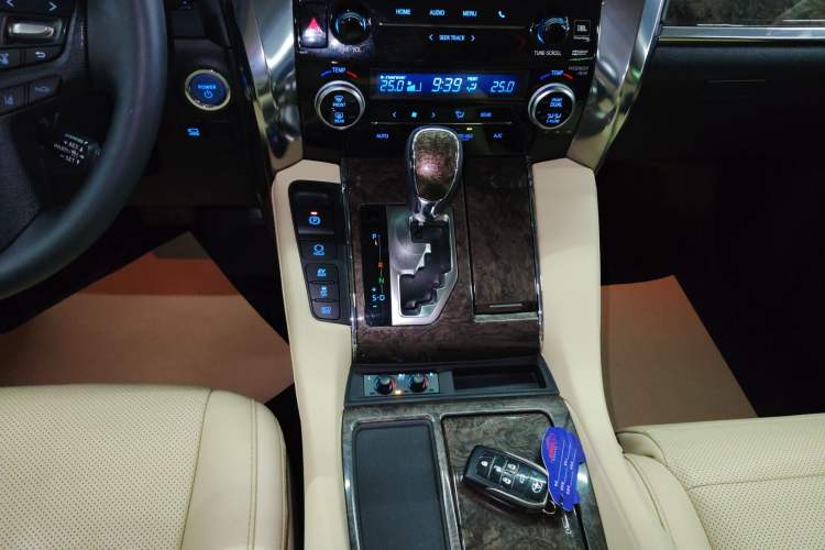 Used Toyota Vellfire 2019 Dual-Engine 2.5L HV Prestige Edition
