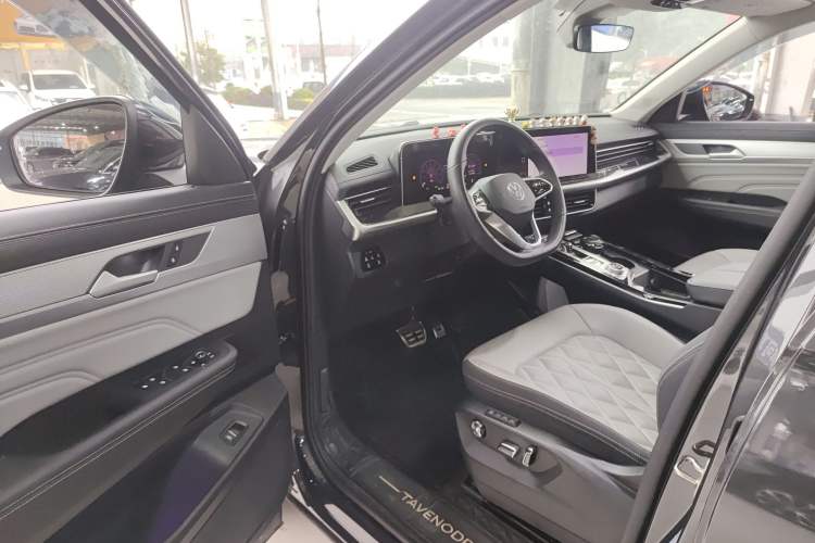 Used Volkswagen Tavendor 2024 380TSI All-Wheel Drive R-Line Cruise Edition
