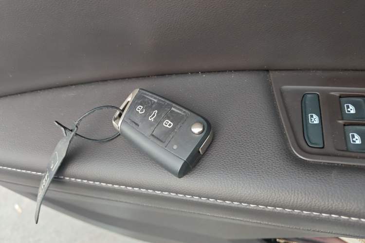 Used Volkswagen Tiguan L 2017 330TSI Automatic Two-Wheel Drive Luxury Edition Vehicle Key