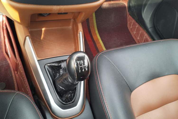 Used Geely Auto Diamond 2016 1.5L Manual Elite Edition Gear Lever