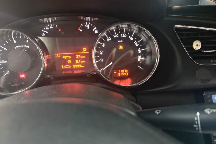 Used Peugeot 3008 2015 2.0L Automatic Classic Edition
