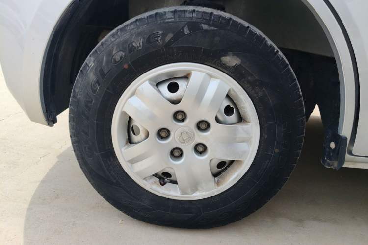 Used CHANGAN KAICHENG Ruixing M60 2020 1.5L Standard Version China VI 6-Seater DAM15KR Left Front Wheel Hub