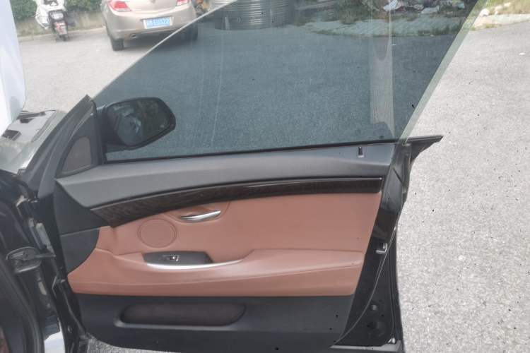 Used BMW 5 Series GT 2014 528i Leading Model
