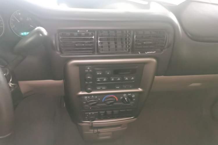 Used Buick GL8 2007 2.5L GT Elite Edition Audio And AC Panel