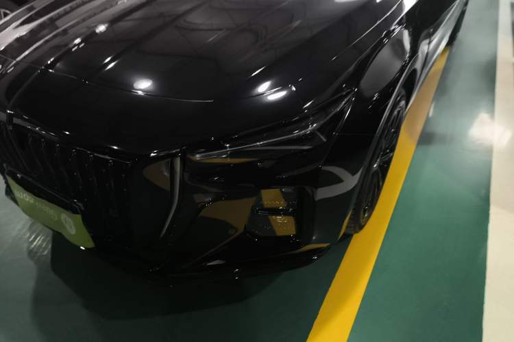 Used Hongqi H5 2025 Model 2.0T Automatic Xuan Ying 2 Million Units Commemorative Edition Left Front Headlight
