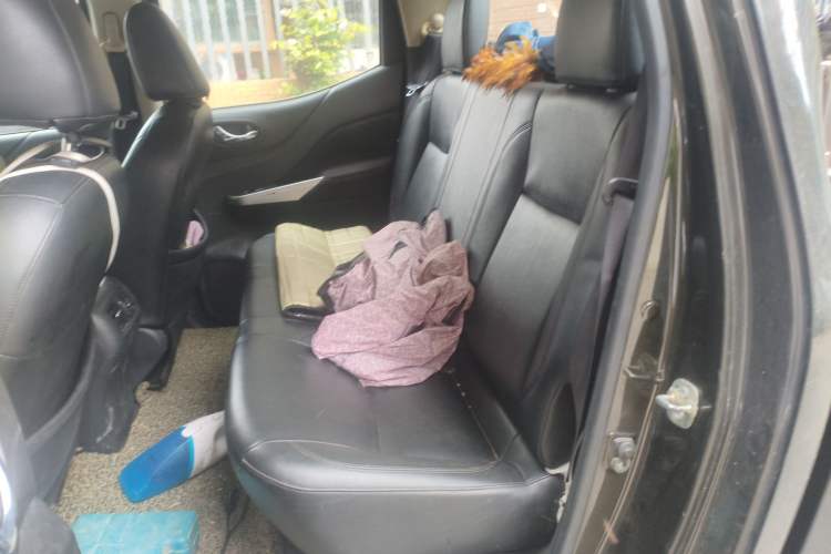 Used Nissan Navara 2017 2.5L Automatic 2WD Luxury Edition QR25