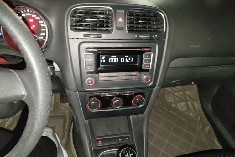 Used Volkswagen Golf 2011 1.6 Manual Fashion Edition