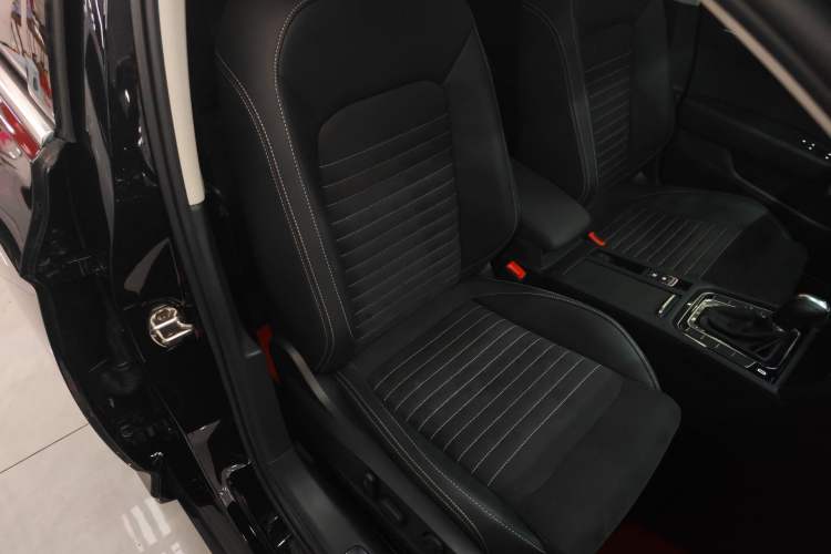 Used Volkswagen Magotan 2020 330TSI DSG Luxury Edition Right Front Seat